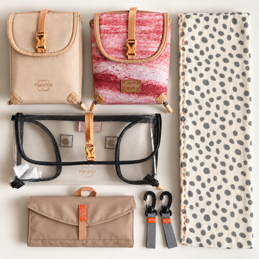 A flat-lay collection of Papichoñ Handmade travel accessories on a white background, including a beige sleeve, a red and pink marbled sleeve, a patterned scarf, a clear pouch with black straps, a beige pouch, and two gray clips.