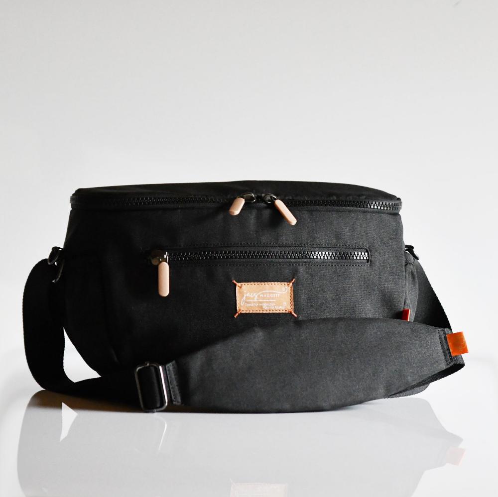 front view pacasling with shoulder strap