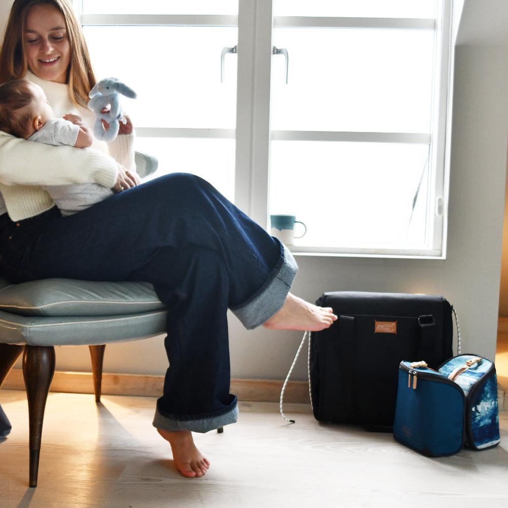 jacatote with baby landscape and blue pods