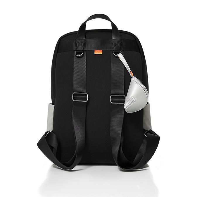 Back of the Rockham to show the backpack straps